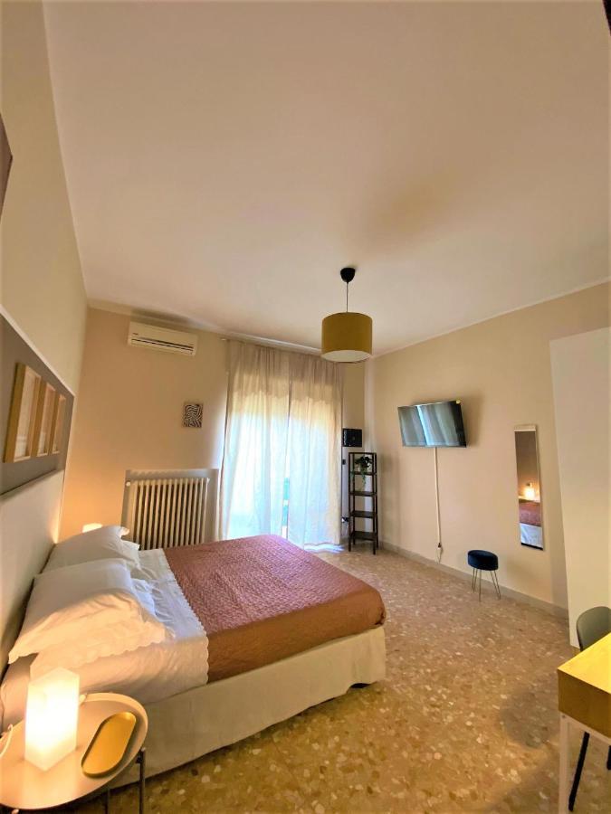 Casa Viola A 900 Mt Dalla Staz. Centrale Pescara Zewnętrze zdjęcie