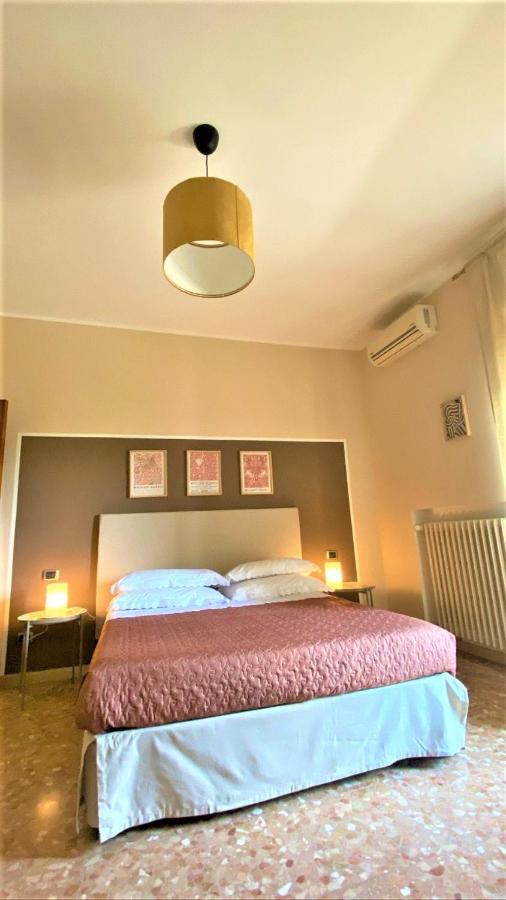 Casa Viola A 900 Mt Dalla Staz. Centrale Pescara Zewnętrze zdjęcie